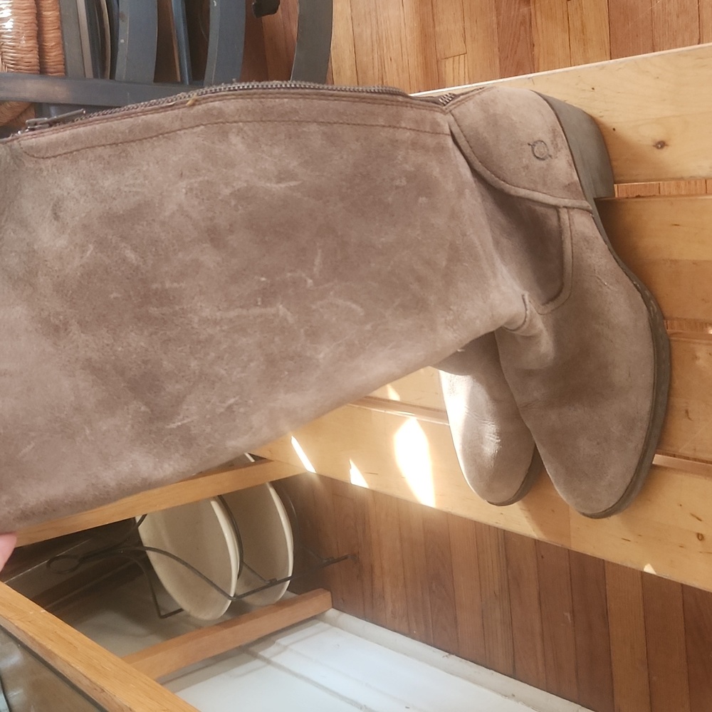 Born gray brown suede boots